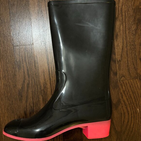 Chanel Cap Toe Black/Pink Rainboots - Picture 3 of 10